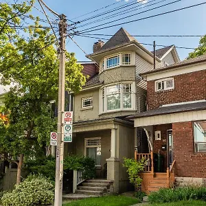 Cozy 5 Bedroom House In Downtown By Globalstay Guest house Toronto